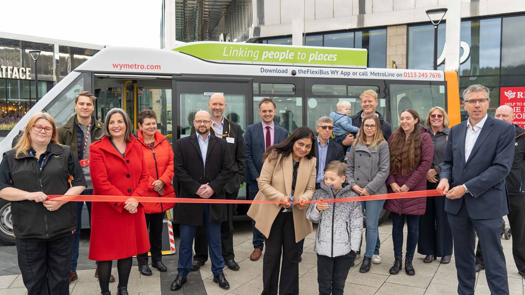 Flexi Bus East Leeds, Ribbon cutting group picture