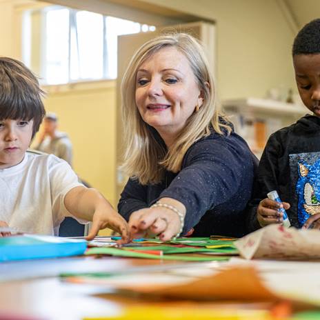 Tracy Brabin doing arts and crafts with kids